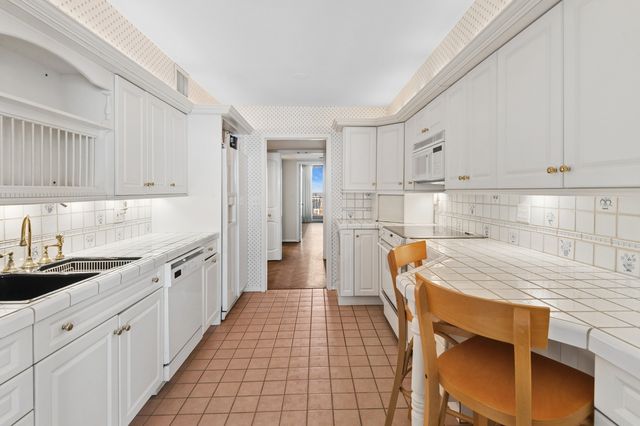 1212 N Lake Shore Drive 28CS, Chicago, IL 60610