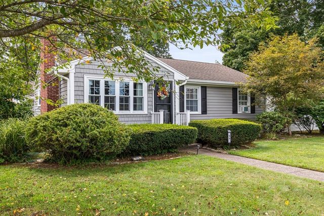 55 St Laurent, Seekonk, MA 02771