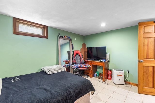 55 St Laurent, Seekonk, MA 02771
