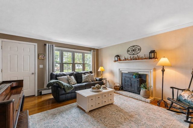 55 St Laurent, Seekonk, MA 02771
