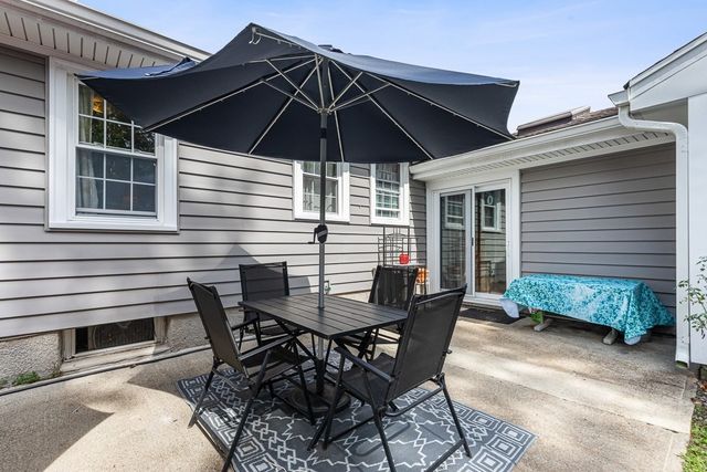 55 St Laurent, Seekonk, MA 02771
