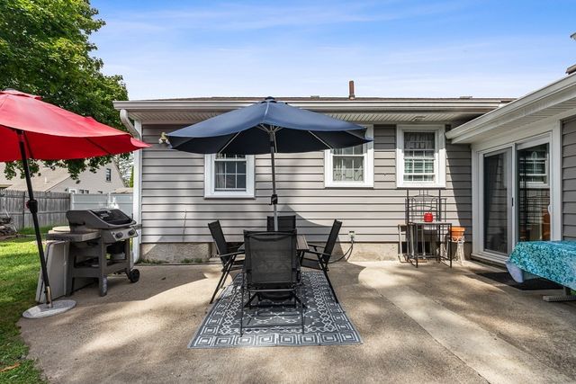 55 St Laurent, Seekonk, MA 02771