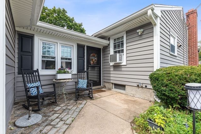 55 St Laurent, Seekonk, MA 02771