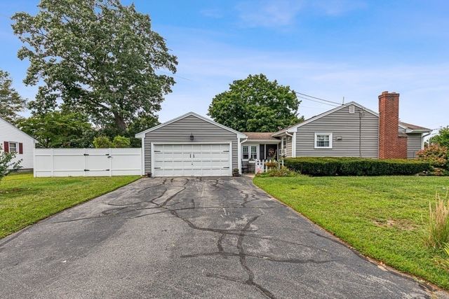 55 St Laurent, Seekonk, MA 02771