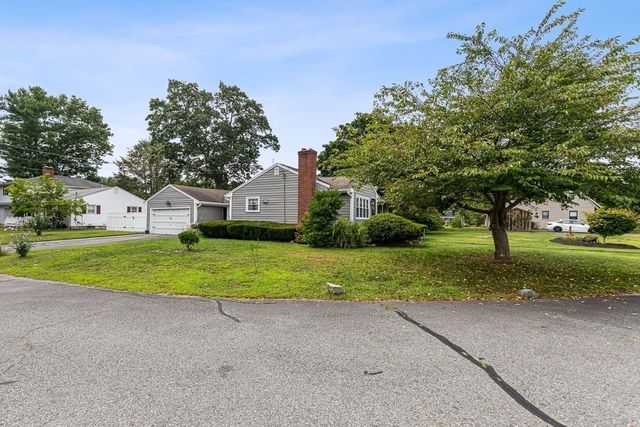 55 St Laurent, Seekonk, MA 02771