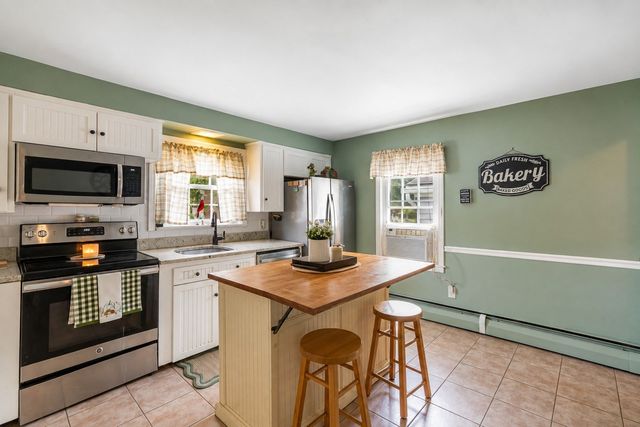 55 St Laurent, Seekonk, MA 02771
