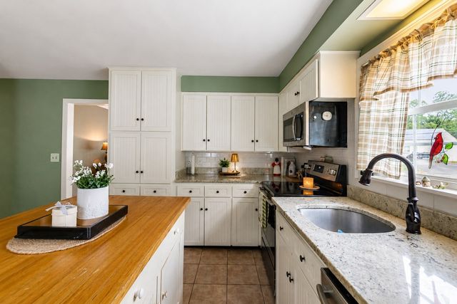 55 St Laurent, Seekonk, MA 02771