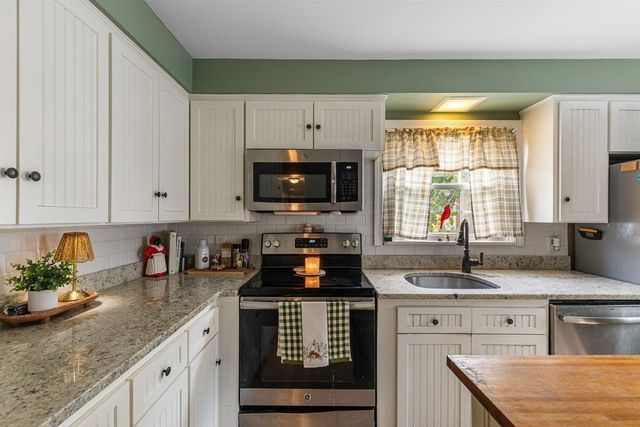 55 St Laurent, Seekonk, MA 02771