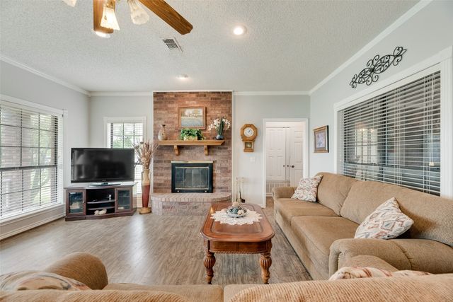 1219 Kiowa Drive E, Gainesville, TX 76240