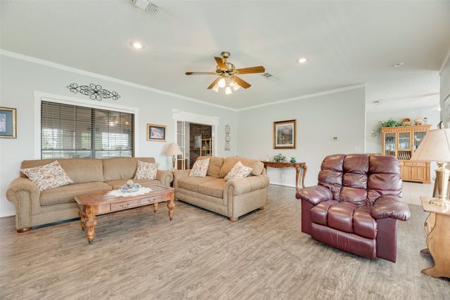 1219 Kiowa Drive E, Gainesville, TX 76240