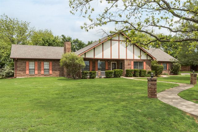 1219 Kiowa Drive E, Gainesville, TX 76240