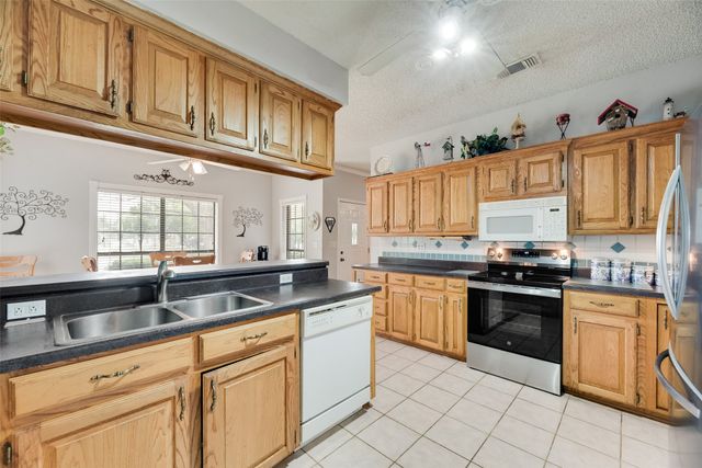 1219 Kiowa Drive E, Gainesville, TX 76240