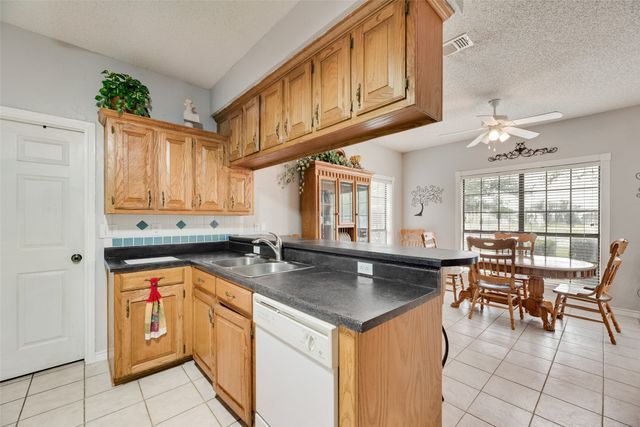 1219 Kiowa Drive E, Gainesville, TX 76240