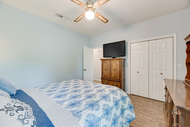 1219 Kiowa Drive E, Gainesville, TX 76240