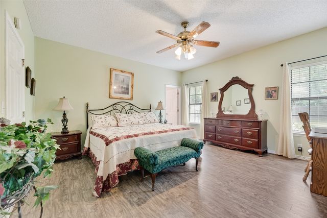 1219 Kiowa Drive E, Gainesville, TX 76240