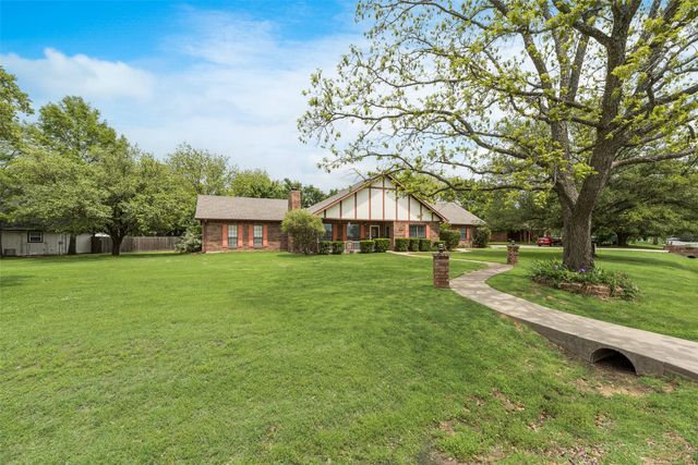1219 Kiowa Drive E, Gainesville, TX 76240