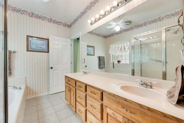 1219 Kiowa Drive E, Gainesville, TX 76240