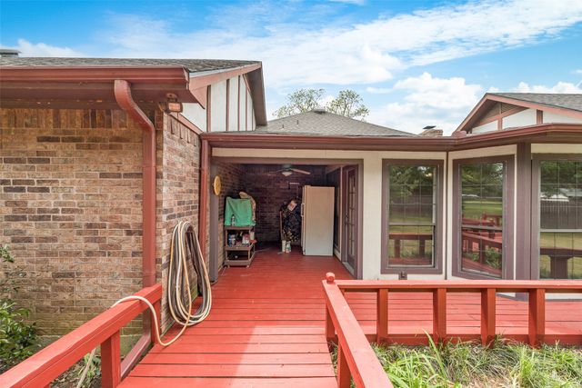 1219 Kiowa Drive E, Gainesville, TX 76240