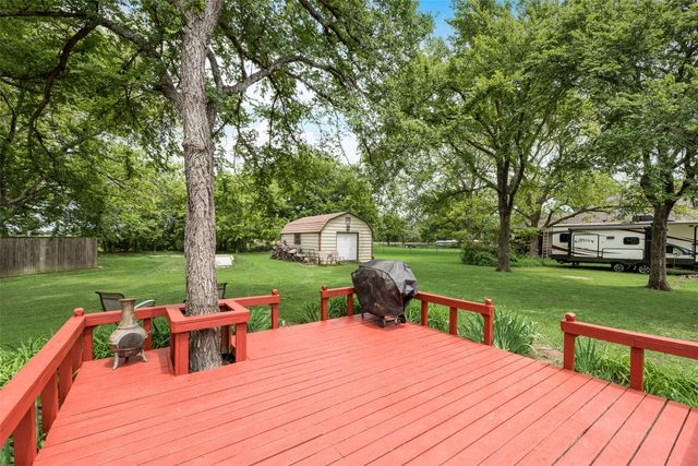 1219 Kiowa Drive E, Gainesville, TX 76240