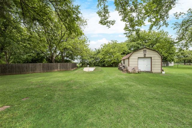 1219 Kiowa Drive E, Gainesville, TX 76240
