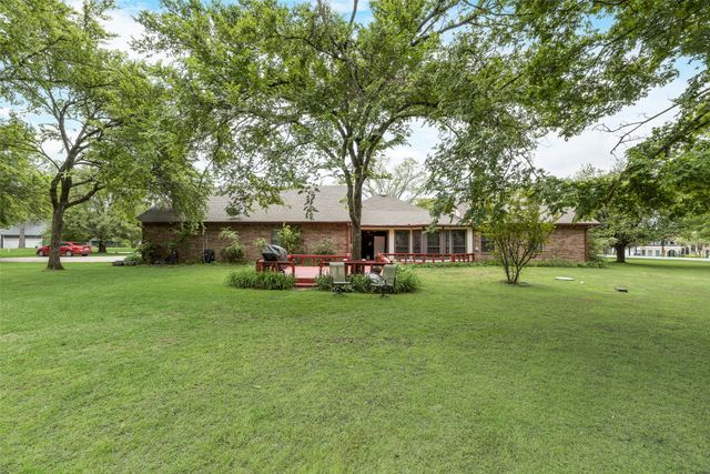 1219 Kiowa Drive E, Gainesville, TX 76240
