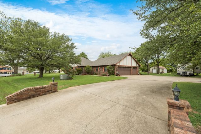1219 Kiowa Drive E, Gainesville, TX 76240