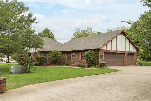 1219 Kiowa Drive E, Gainesville, TX 76240