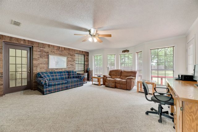 1219 Kiowa Drive E, Gainesville, TX 76240