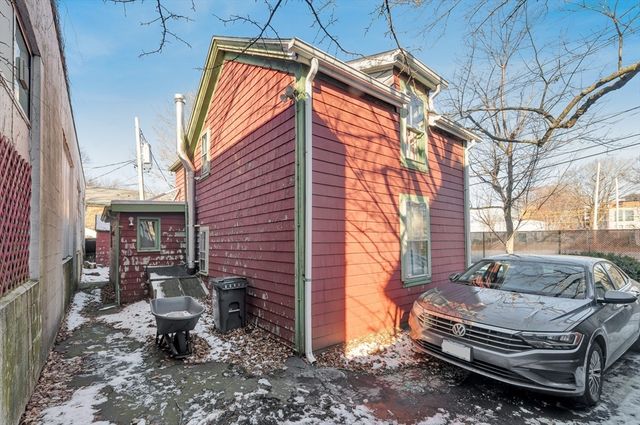 54 Bellis Cir, Cambridge, MA 02140