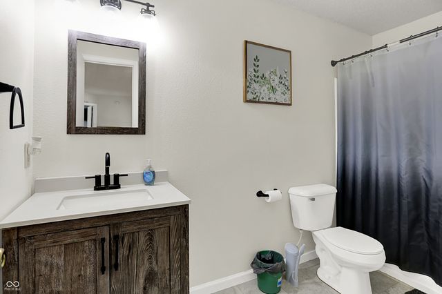 216 Creekside Drive, Danville, IN 46122