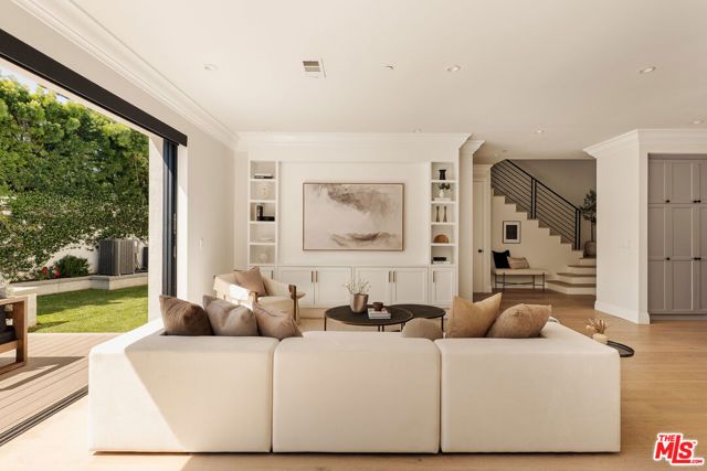 8109 Mcconnell Avenue, Los Angeles, CA 90045