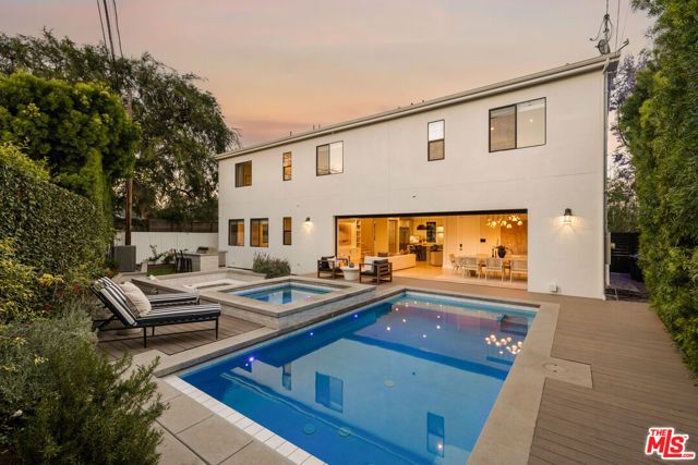 8109 Mcconnell Avenue, Los Angeles, CA 90045