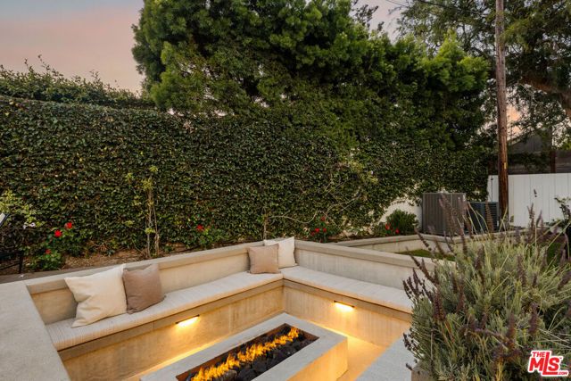 8109 Mcconnell Avenue, Los Angeles, CA 90045