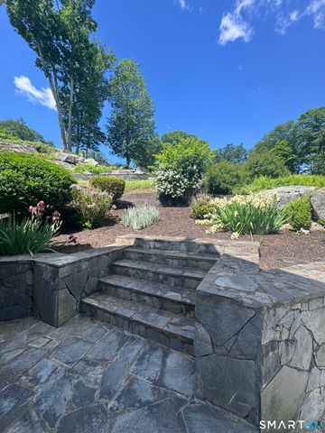 1 Oak Drive, New Fairfield, CT 06812
