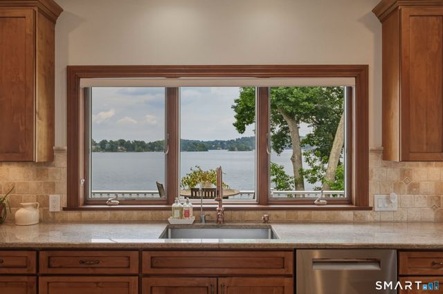 1 Oak Drive, New Fairfield, CT 06812