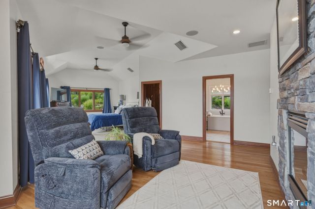 1 Oak Drive, New Fairfield, CT 06812
