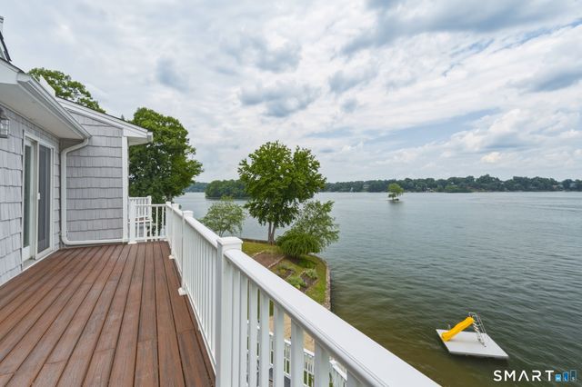 1 Oak Drive, New Fairfield, CT 06812