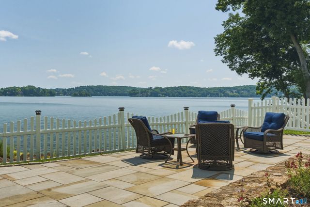 1 Oak Drive, New Fairfield, CT 06812