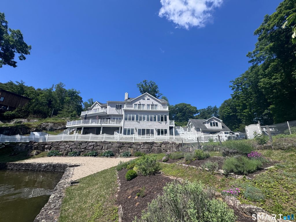 1 Oak Drive, New Fairfield, CT 06812