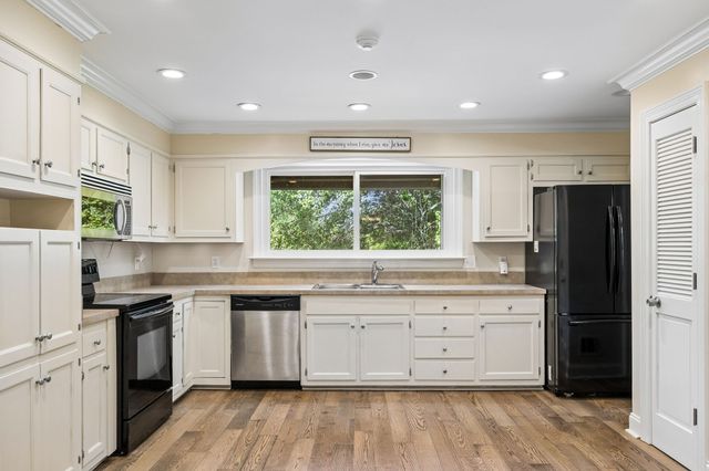 3513 Meadowwood Dr, Murfreesboro, TN 37128