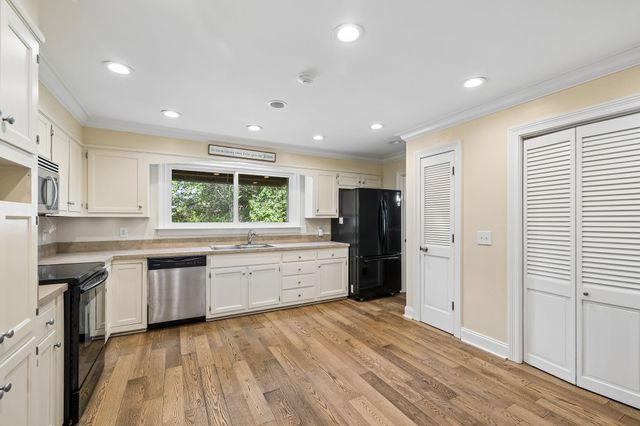 3513 Meadowwood Dr, Murfreesboro, TN 37128