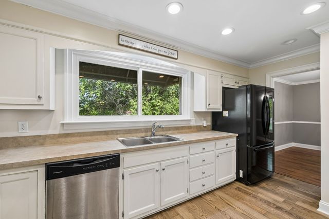 3513 Meadowwood Dr, Murfreesboro, TN 37128