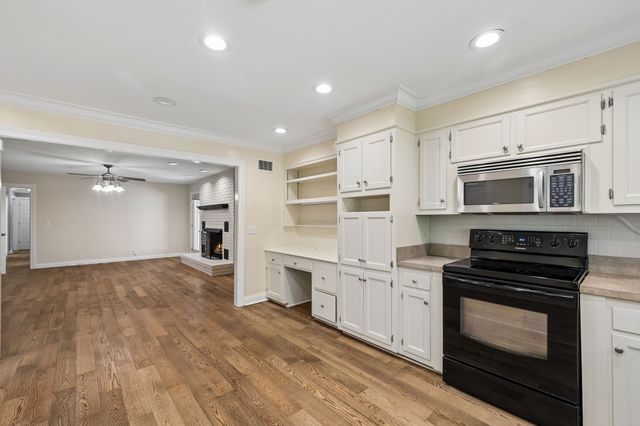 3513 Meadowwood Dr, Murfreesboro, TN 37128