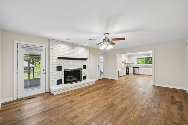 3513 Meadowwood Dr, Murfreesboro, TN 37128