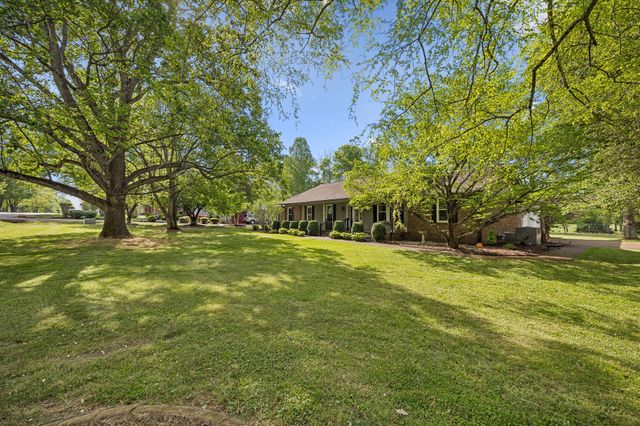 3513 Meadowwood Dr, Murfreesboro, TN 37128