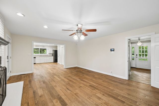 3513 Meadowwood Dr, Murfreesboro, TN 37128