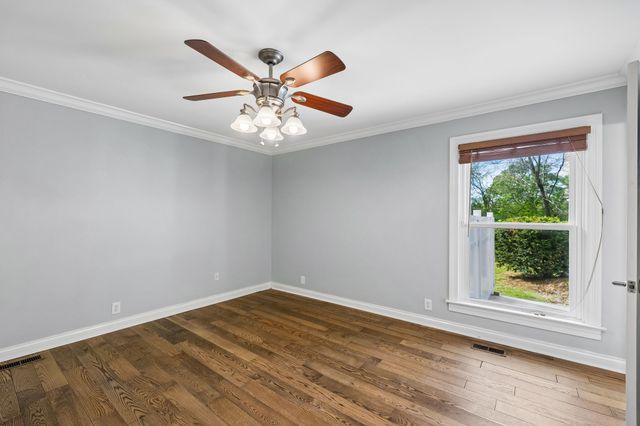 3513 Meadowwood Dr, Murfreesboro, TN 37128