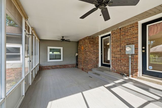 3513 Meadowwood Dr, Murfreesboro, TN 37128