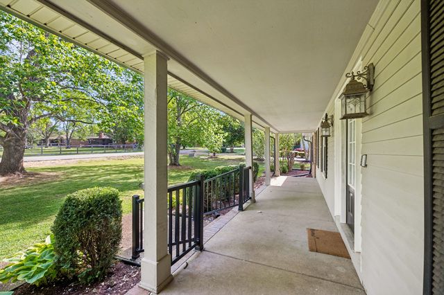 3513 Meadowwood Dr, Murfreesboro, TN 37128