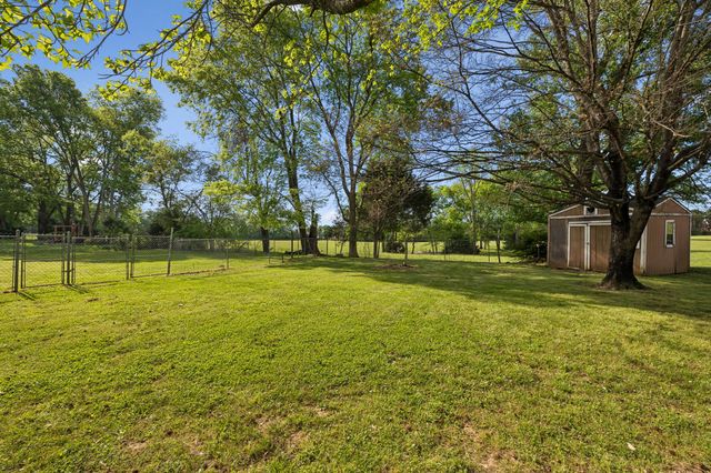 3513 Meadowwood Dr, Murfreesboro, TN 37128